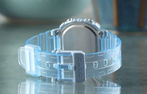 Vista 2 de Casio Colección de relojes de cuarzo para mujer, Azul, LA-20WHS-2AEF