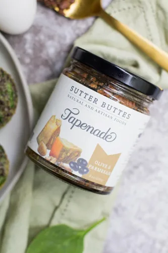 Vista 3 de Sutter Buttes Tapenade de aceitunas para untar - Tarro de 9 oz (oliva y parmesano)