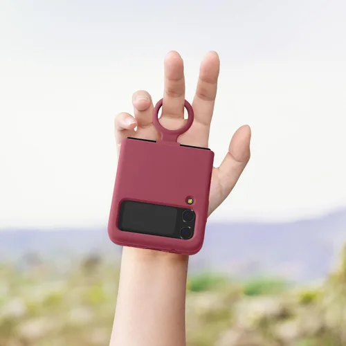 Vista 4 de kwmobile Funda compatible con Samsung Galaxy Z Flip4 - Funda suave con acabado de silicona y bucle de anillo de dedo - Rosa oscuro