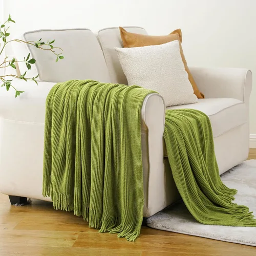Vista 2 de BATTILO HOME Manta verde manzana para sofá, suave manta de punto de chenilla con borlas para la decoración del hogar, manta verde primavera
