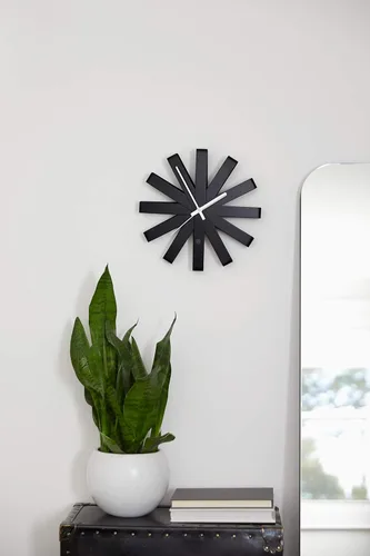 Vista 10 de Umbra - Reloj de pared en bandas