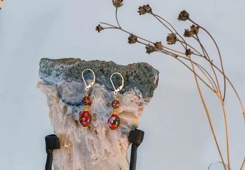 Vista 4 de LTC Designs Aretes de cierre de palanca rellenos de oro de 14 quilates con gotas de cloisonne floral rojo vintage para mujer, aretes unisex