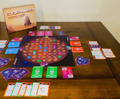 Vista 5 de ¡Juego CoderMarz para aprendices de espacio e IA! Presentado en NBC: El primer juego de mesa para niños y niñas de 6 años en adelante. Enseña sobre