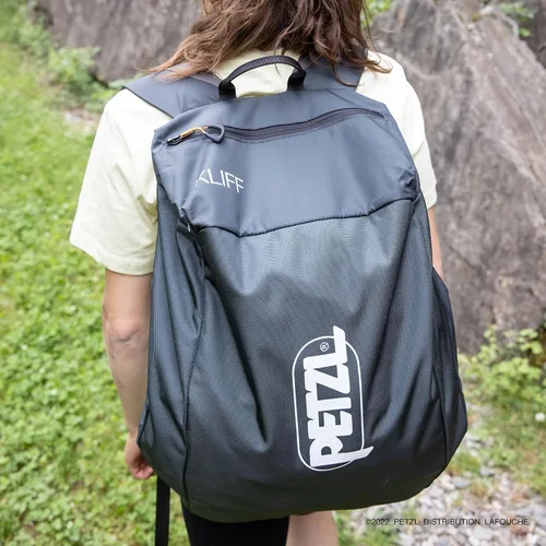 Vista 2 de PETZL KLIFF - Bolsa de cuerda de 36 litros para escalada deportiva con lona extraíble, Gris