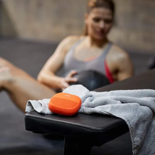 Vista 2 de Bocina SoundLink Micro de Bose con Bluetooth talla única Anaranjado encendido