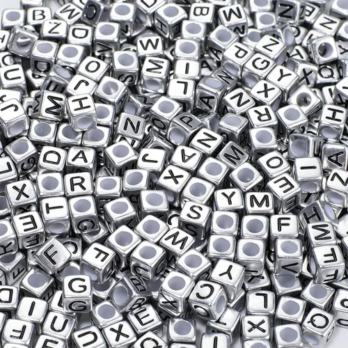 Vista 8 de 900 cuentas acrílicas doradas de letras del alfabeto, letras coloridas del alfabeto, cuentas de cubo negro para pulseras de la amistad y regalos