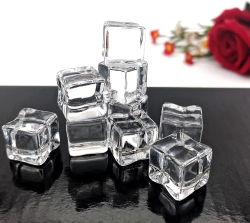 Vista 2 de Cubitos de hielo falsos, 100 piezas de hielo falso de 0.591 in, diamantes de cristal acrílico artificiales, rocas de hielo acrílicas, relleno