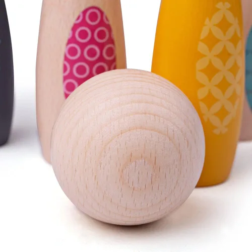Vista 4 de Bigjigs Toys Skittles de animales de madera, juego de bolos y bolos de 6 piezas, juegos para niños, juguete para interiores y exteriores, regalos