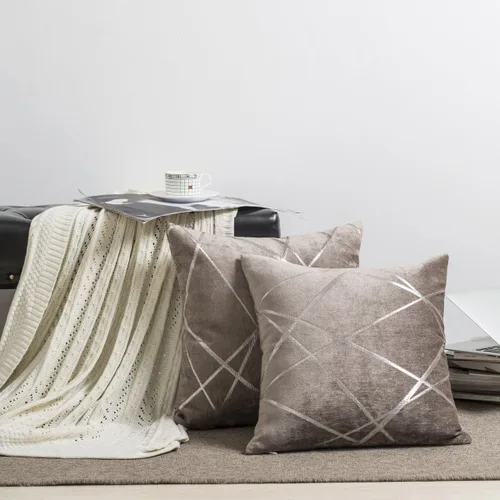 Vista 7 de GIGIZAZA - 2 paquetes de fundas de cojín de chenilla con rayas plateadas de jacquard para decoración de sofá