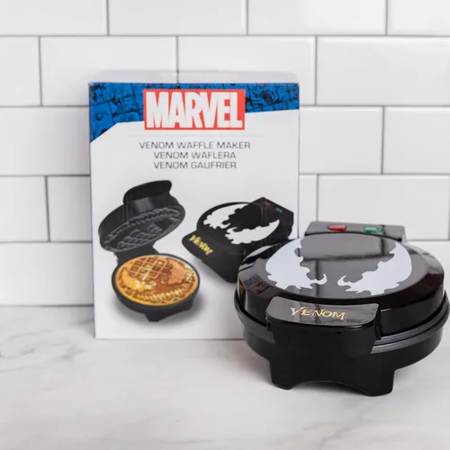 Vista 2 de Uncanny Brands Marvel Venom Waffle Maker -Máscara de Spidey en tus gofres- Plancha para gofres