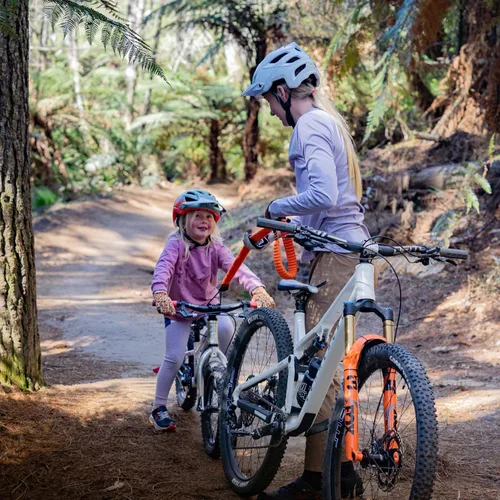 Vista 4 de Escopeta de paseo para niños - Cuerda de remolque MTB - Naranja Cuerda elástica para bicicleta infantil - Naranja