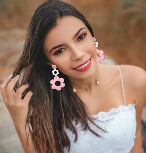 Vista 2 de Aretes acrílicos de flores para mujer, aretes colgantes de doble margarita, aretes florales de flores de resina para mujer, aretes Y2K de flores