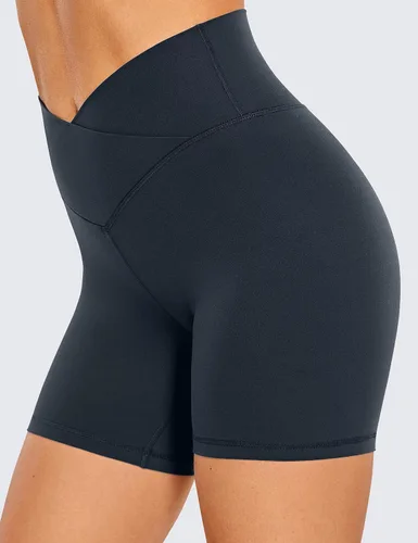 Vista 3 de CRZ YOGA Butterluxe - Pantalones cortos cruzados para mujer de 5 pulgadas, con cintura alta, para entrenamiento, yoga, suaves como la mantequilla