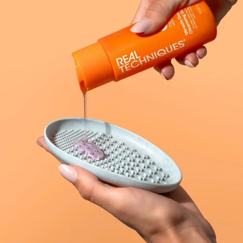 Vista 7 de Real Techniques Miracle Brush - Paleta limpiadora de brochas de maquillaje para limpieza profunda, uso con champú de brochas de maquillaje, crestas