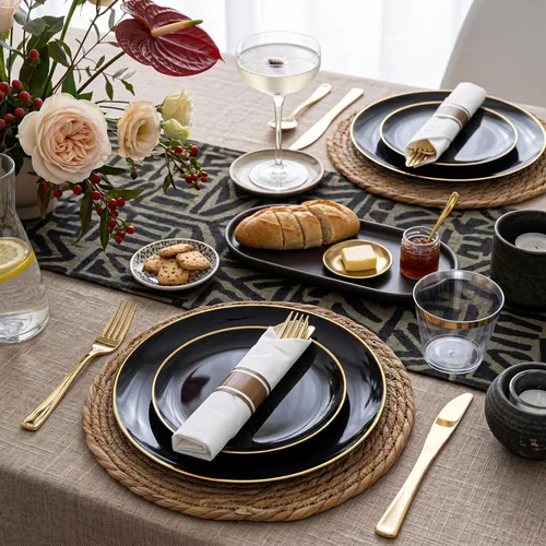 Vista 3 de KIRE 60 platos de plástico negro, platos desechables negros con borde dorado para fiesta de Halloween/graduación, incluye 30 unidades de 10.25
