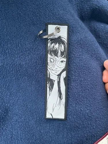 Vista 6 de Pinstant Junji Ito Tomie Kawakami Japonés Horror Manga Uzumaki Llavero, Negro
