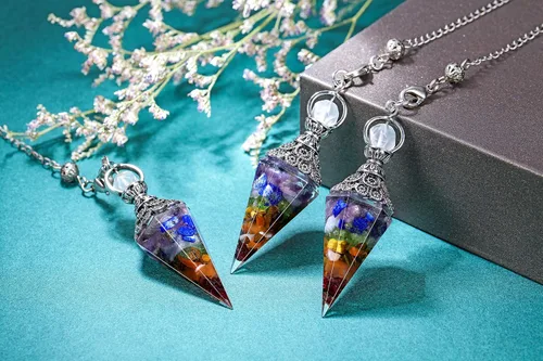 Vista 2 de Jovivi Péndulos de cristal curativo para adivinación radiestesia, 6 piedras hexagonales puntiagudas de resina con chip de resina Reiki Wicca
