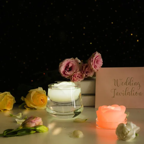 Vista 3 de KITOSUN Velas LED flotantes sin llama, velas LED parpadeantes activadas por agua de 3 pulgadas para centros de mesa de boda, jarrón, decoración