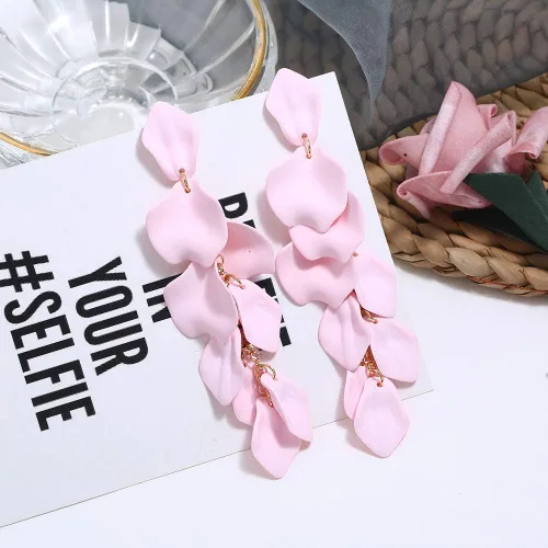 Vista 6 de Aretes largos de acrílico con pétalos de rosa, aretes bohemios de resina para regalos de mujer