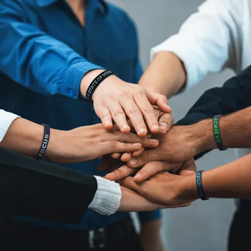 Vista 7 de 12 pulseras motivacionales de silicona con mensajes inspiradores para hombres y mujeres, pulseras de goma de élite, pulseras de equipo atlético