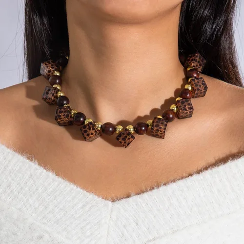 Vista 3 de Leopard Print Amber Acrylic Heart Choker Necklace for Women, Vintage Punk Chunky Resin Pearl Beaded Strand Adjustable Lightweight Trendy Fashion
