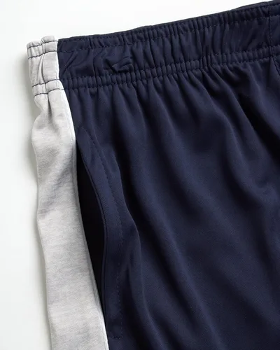 Vista 3 de RBX Pantalones cortos deportivos para niños, pantalones cortos de baloncesto con bolsillos, pantalones cortos de gimnasio para niños (8-16)
