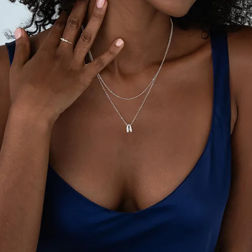 Vista 2 de Collar de letras doradas y plateadas, con inicial en capas para mujer, pequeños collares con dije, gargantilla delicada, collar lindo apilable