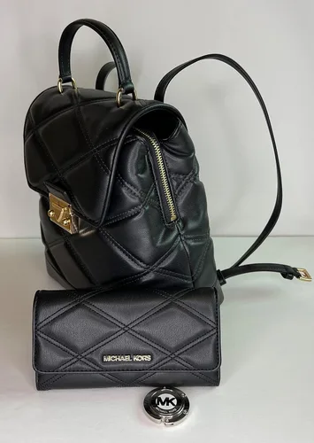Vista 6 de Michael Kors Serena MD - Mochila con solapa con billetera triple y gancho para bolso, Negro -, Mochila