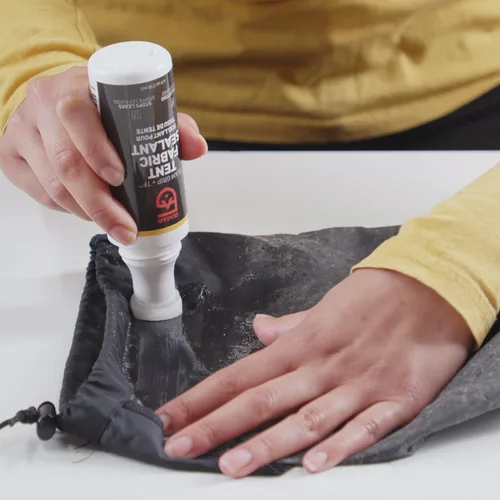 Vista 4 de Gear Aid Seam Grip TF - Sellador de tela para tienda de campaña impermeable, transparente, 4 onzas líquidas