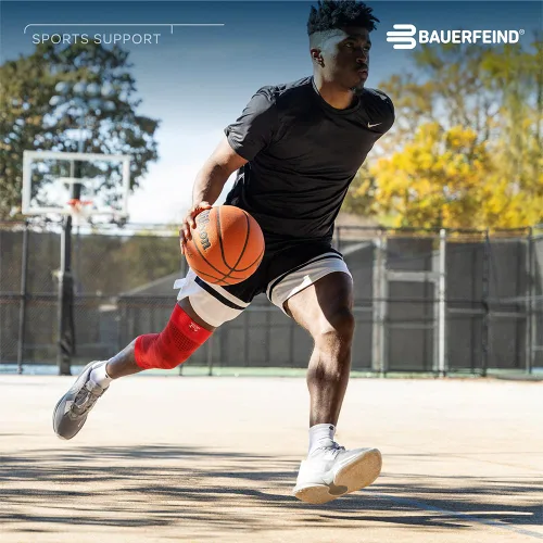Vista 8 de Bauerfeind - Rodillera de compresión deportiva para rodillas NBA - Diseño ligero con zonas de agarre para alivio del dolor en la rodilla de Negro