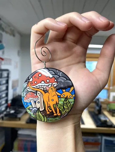 Vista 5 de Psychedelic Cat Mushroom Mini Ornament, Retro Christmas Tree Decoration, Holiday Cat Decor, Cat Christmas Stocking Stuffer Gift, Handmade by The