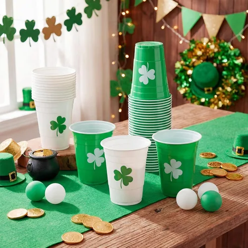 Vista 2 de Seenelling 32 piezas de suministros de juegos de fiesta del día de San Patricio para adultos incluyen 24 vasos de plástico blanco y verde de 16