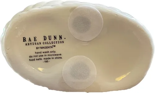 Vista 3 de Rae Dunn Magenta Artisan Collection - Juego de salero y pimentero de Pascua color blanco