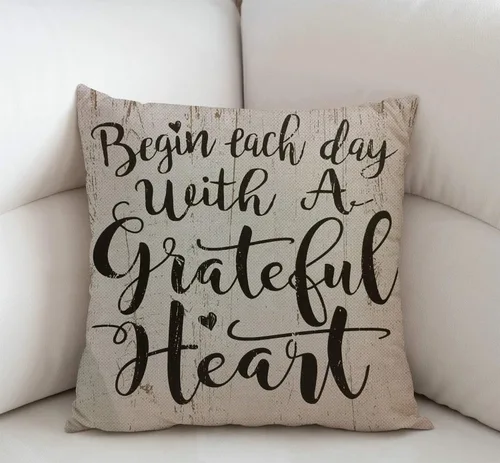 Vista 2 de Swono Funda de cojín con texto en inglés «Begin Each Day with a Grateful Heart» (Comienza cada día con un corazón agradecido) con refranes, funda