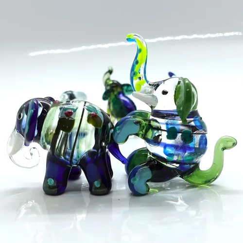 Vista 5 de Figuras en miniatura con diseño de elefante, color negro y verde