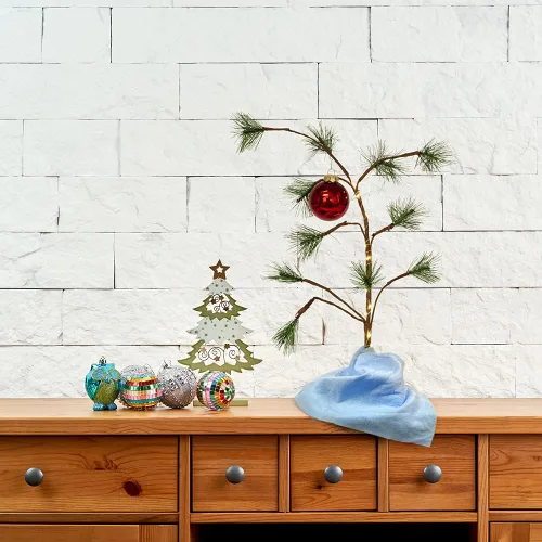 Vista 2 de ProductWorks árbol de Navidad Charlie Brown con chip musical y cacahuates con cobija Linus, 24", Multicolor