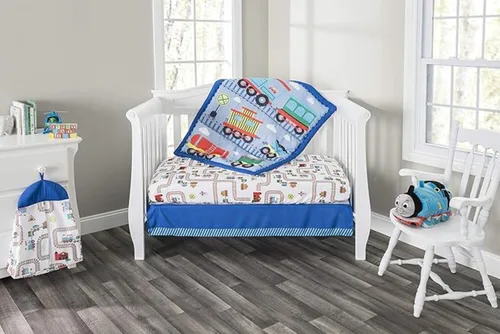 Vista 4 de EVERYDAY KIDS Juego de cama de 4 piezas para cuna de niños - Tren Choo Choo - Incluye edredón, sábana ajustable, volante antipolvo y apilador