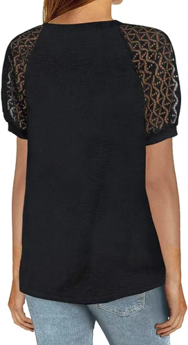 Vista 2 de MIHOLL - Camiseta de manga corta con encaje y cuello en V para mujer, blusa holgada e informal