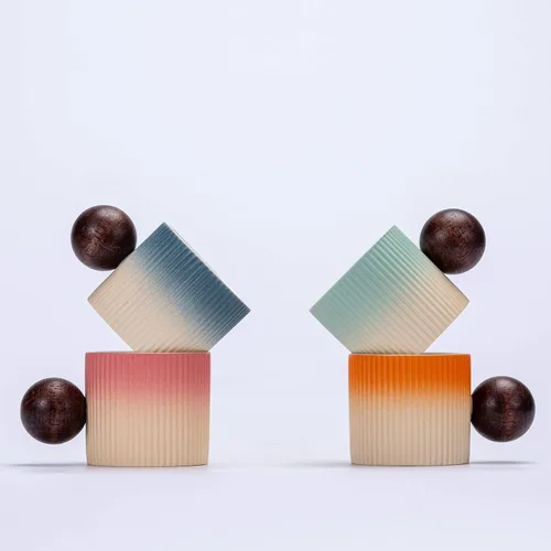 Vista 4 de Mini tazas de cerámica para café expreso, tazas Demitasse con mango redondo de madera a rayas verticales tazas de té (beige y azul, 2 unidades)