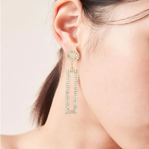 Vista 2 de Pendientes largos de diamantes de imitación, rectángulo con tachuelas circulares, joyería de moda