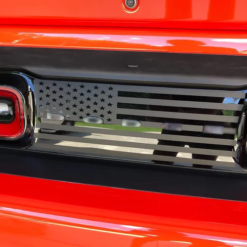 Vista 3 de Xinghe Divisor Central de Luz Trasera para Dodge Challenger 2015-2023, Calcomanías de Bandera Americana para Pegatina de Luz Trasera Accesorios