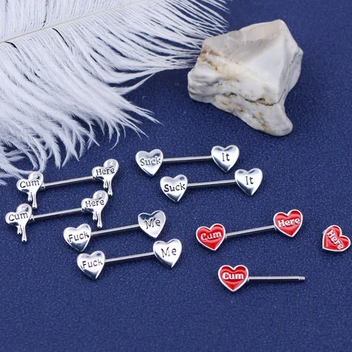 Vista 7 de OUFER 2 unids 14G acero inoxidable pezones piercing corazón con tallados Cum aquí pezón anillos piercing para mujeres hombres en cuerpo joyería