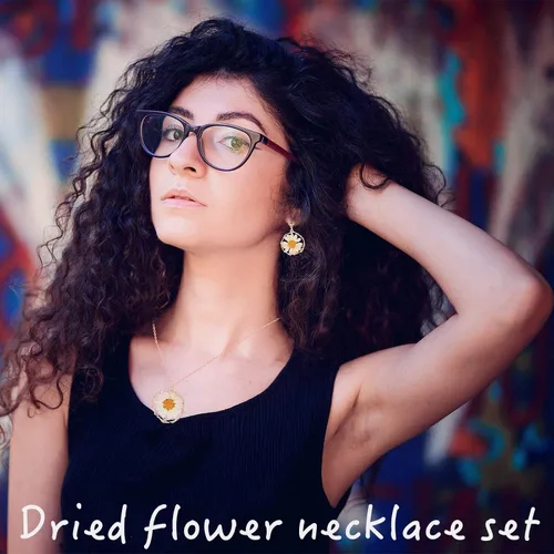 Vista 5 de MZLYQ Juego de collar y aretes de flores prensadas, flor seca bohemia, resina de doble cara, margarita, girasol, hecha a mano, joyería para mujeres