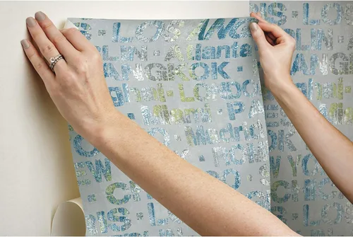 Vista 6 de RoomMates RMK12020WP - Papel tapiz autoadhesivo de Ciudades azules y verdes del mundo