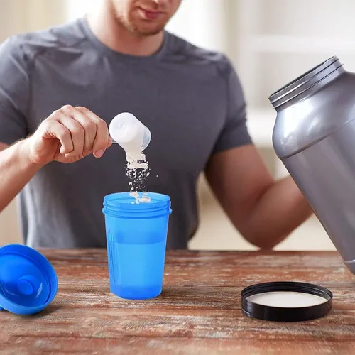Vista 2 de Blender Shaker Bottle w Classic Loop Top & Bola de batidor de acero inoxidable, perfecta para batidos de proteínas y antes del entrenamiento