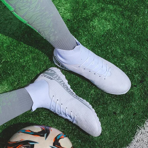 Vista 4 de Botas de fútbol para hombre con tacos altos con cordones, para interiores, firmes, para entrenamiento de césped y fútbol sala
