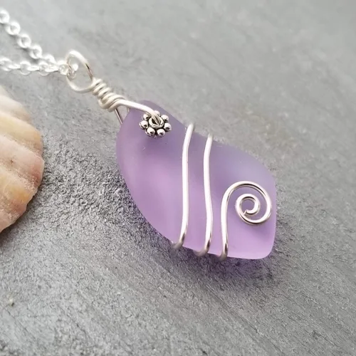 Vista 7 de Yinahawaii Handmade Sea Glass Necklace, Hawaiian Jewelry for Women, Wire "Magical Color Changing" Purple Necklace, Sea Glass Jewelry For Women