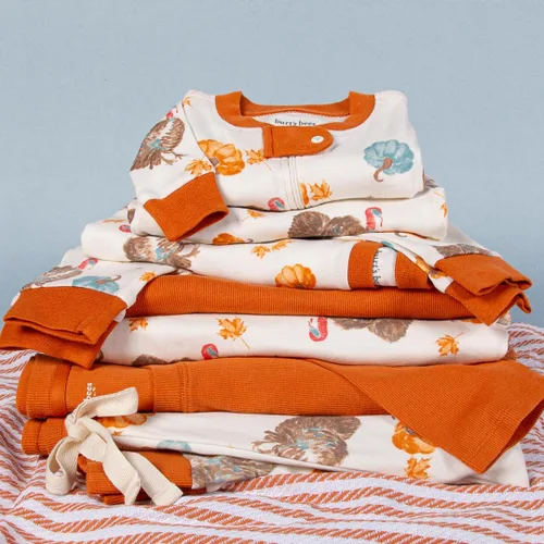 Vista 4 de Burt's Bees Baby Conjuntos de pijamas de Navidad familiares a juego, pijamas de algodón orgánico para niños, niños pequeños, mujeres y adultos