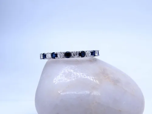 Vista 3 de Dazzlingrock Collection 2.3mm Each Alternate Round Blue Sapphire & White Diamond Eternity Wedding Anniversary Ring Band for Her in Gold