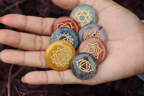 Vista 4 de Jet 7 Chakra Reiki Set Grabado Redondo para Curar Chakra Equilibrio Meditación, Vibraciones Positivas